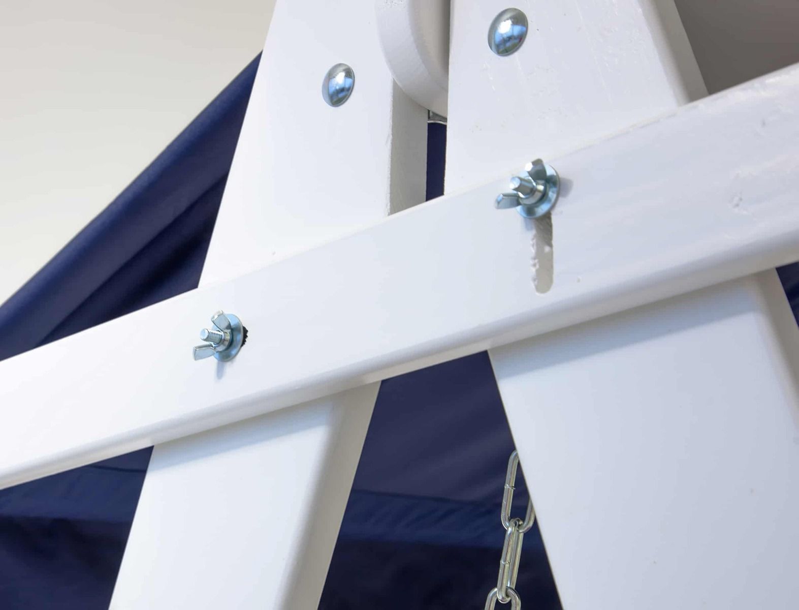 Venta puinen puutarhakeinu valkoinen