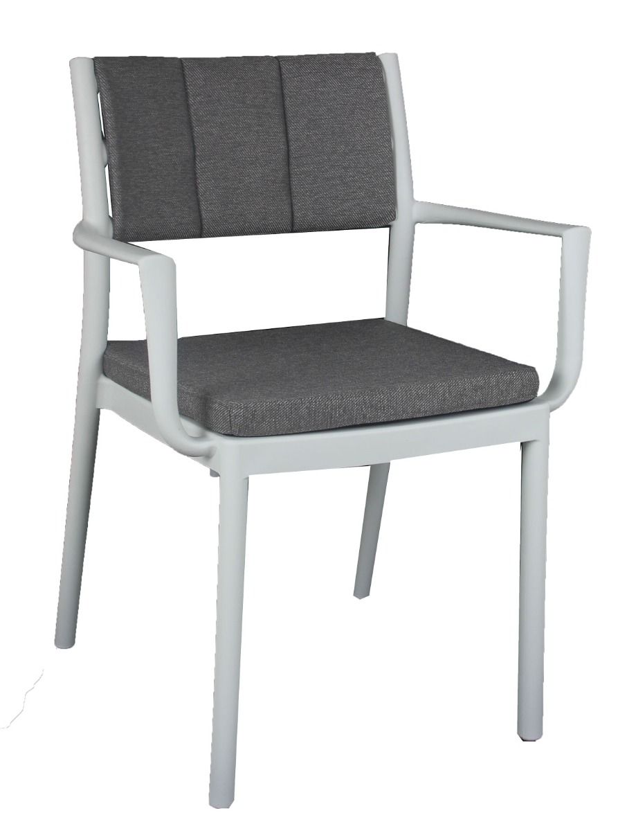 Valkoinen ruokailutuoli harmailla pehmusteilla ulkokäyttöön