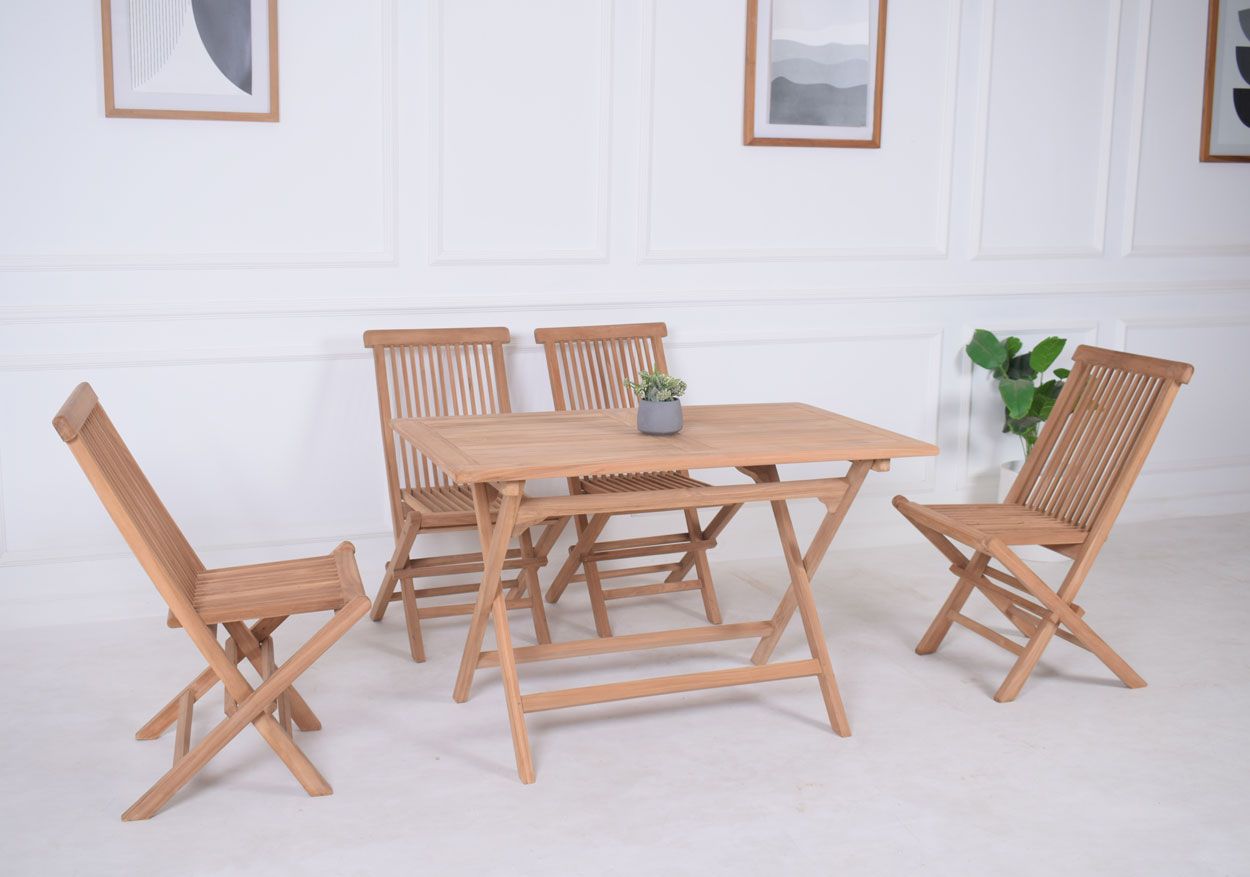 Tiikkinen ruokailryhmä neljälle taitettavilla tuoleilla sekä taittopöydällä