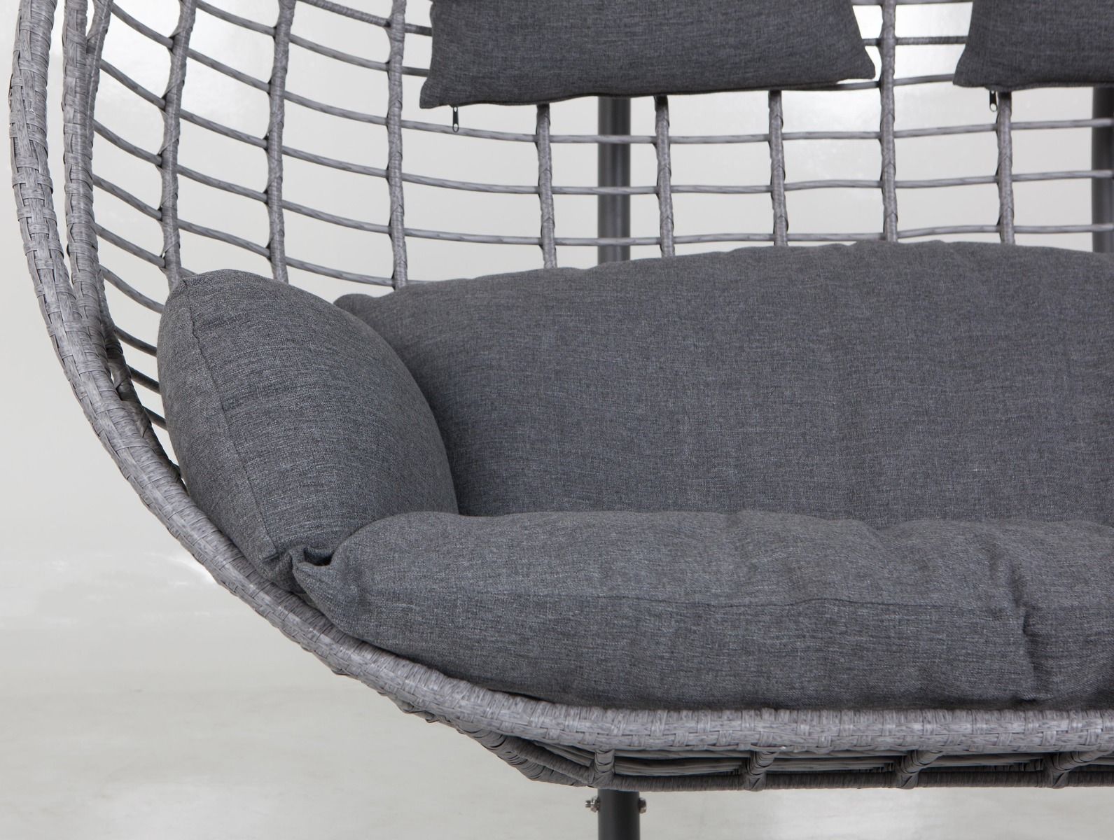 Kahden istuttava Pattaya riipputuoli, harmaa