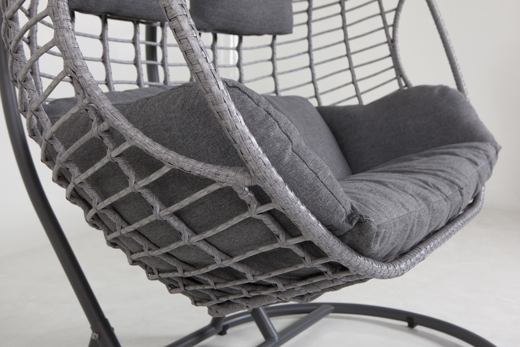 Kahden istuttava Pattaya riipputuoli, harmaa