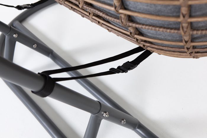 Kahden istuttava Pattaya riipputuoli, ruskea