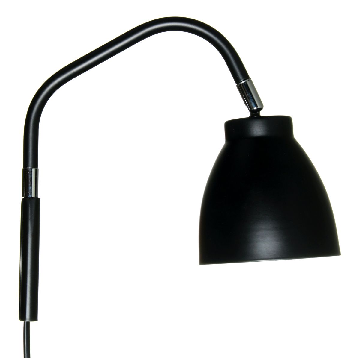 Keano on kauniisti pelkistetty seinävalaisin, jonka mattapinta korostuu kromatuilla yksityiskohdilla.