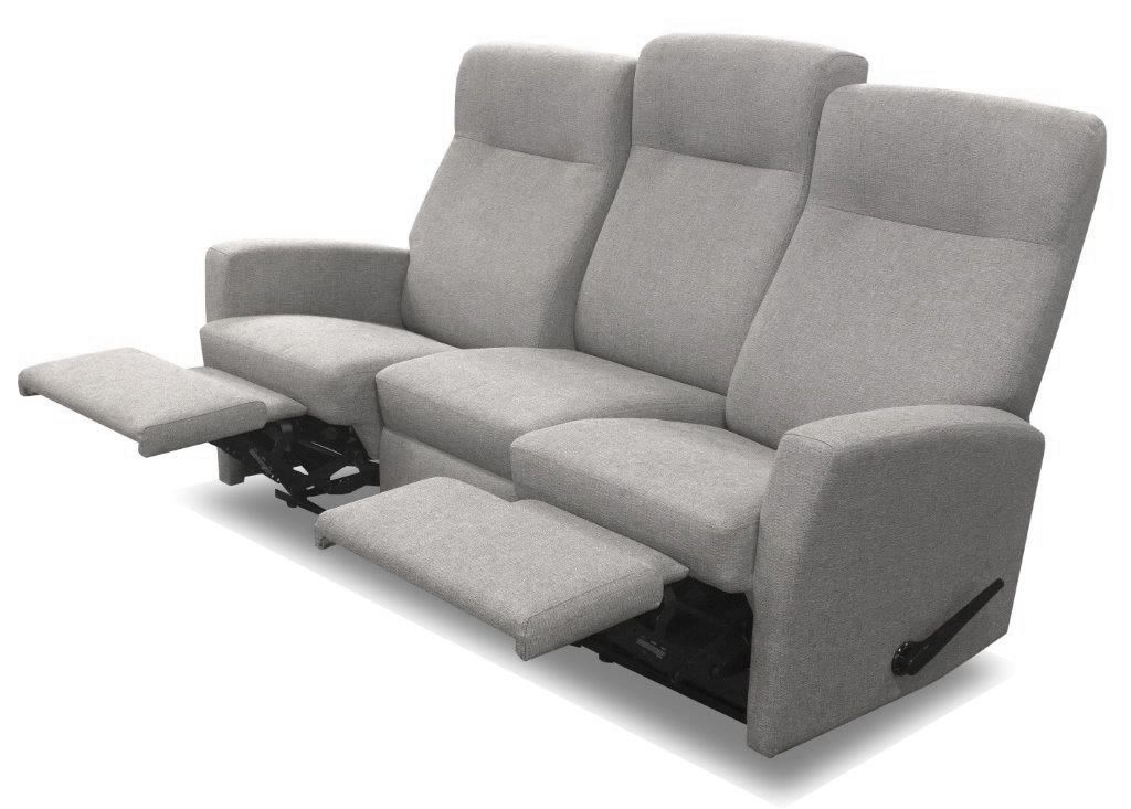 Kotimainen PK Furniture mekanismisohva kolmenistuttavana kahdella mekanismipaikalla