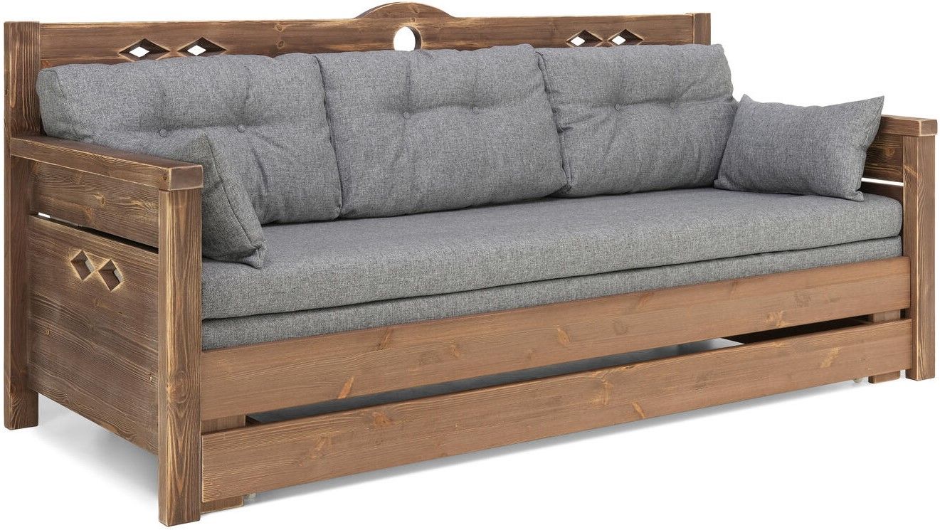 Ruskea Konsta laverisohva, jossa on harmaan väriset patjat ja tyynyt