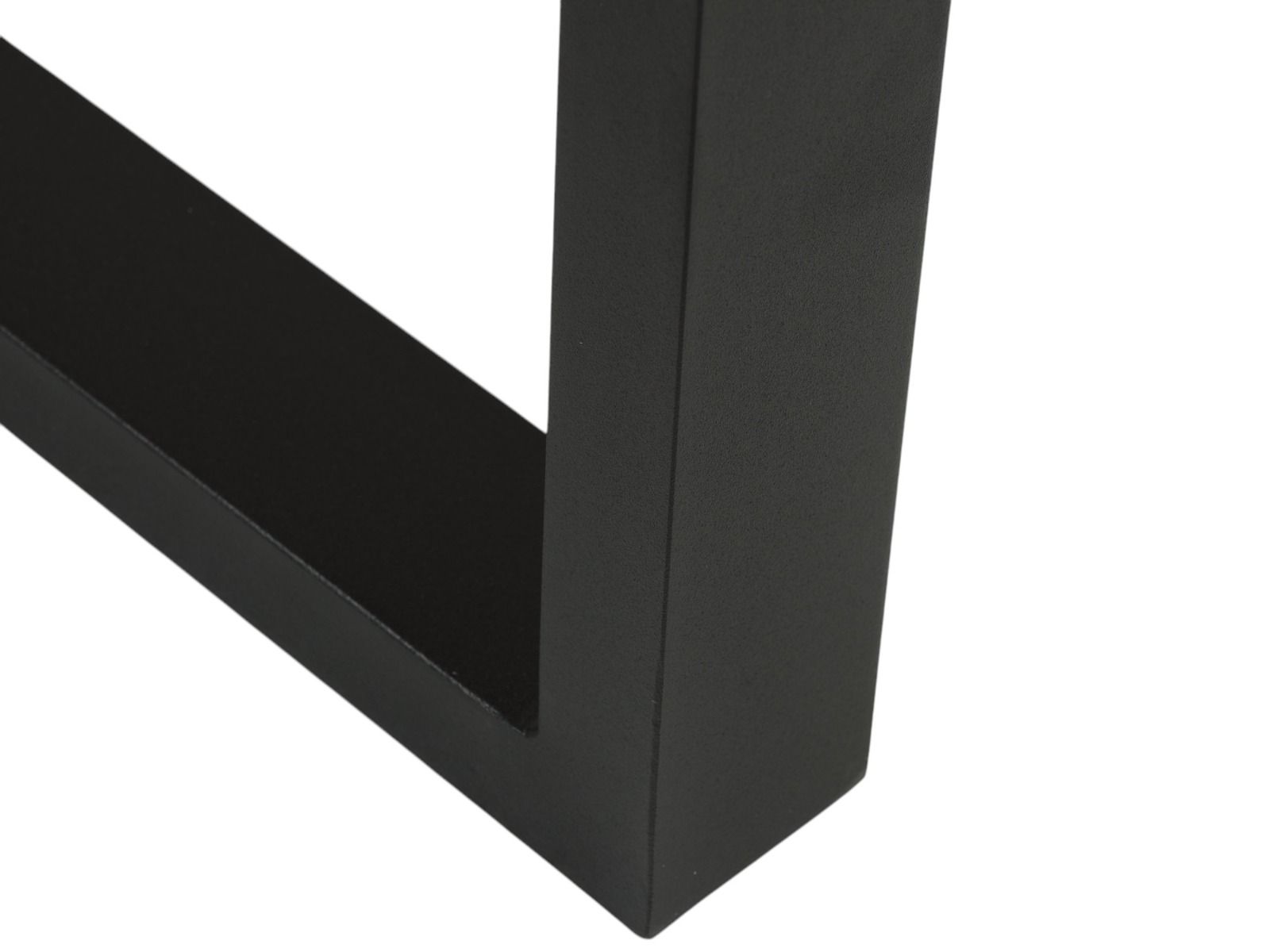 Kuva mustaksi maalatusta metallijalasta