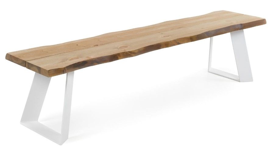 Lana ruskea penkki, jossa on valkoiset metallijalat