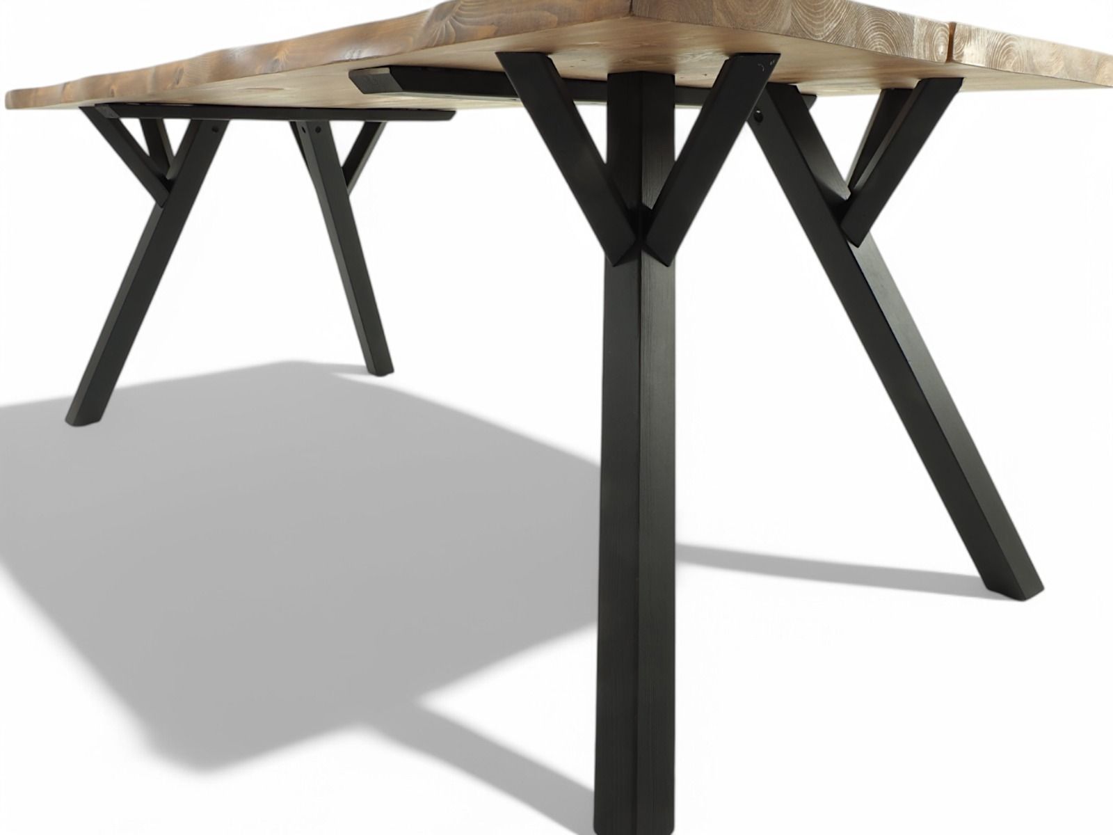 Lana lankkupöytä puujaloilla, eri kokoja ja värejä