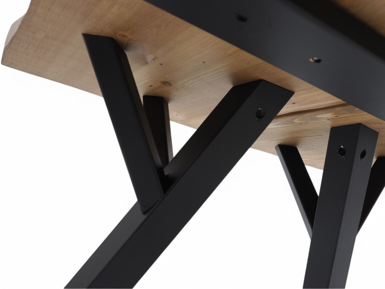 Lana lankkupöytä puujaloilla, eri kokoja ja värejä