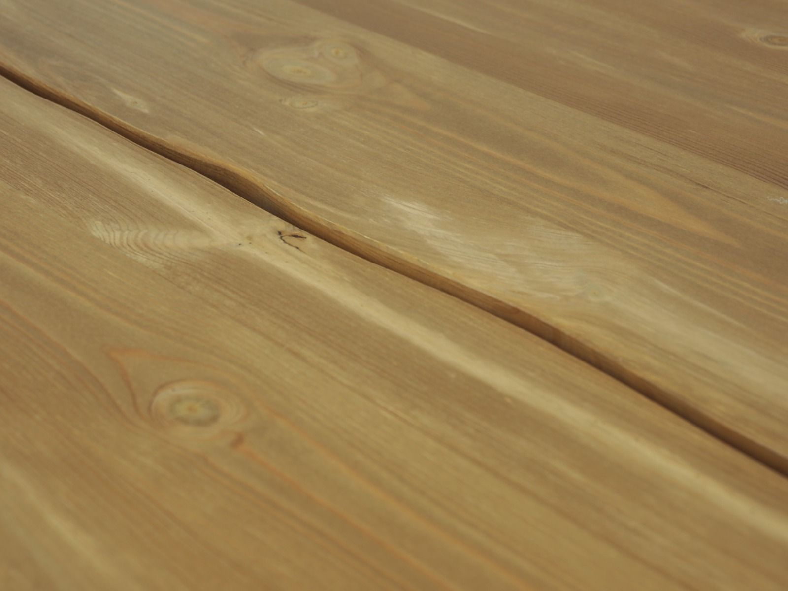 Lana lankkupöytä puujaloilla, eri kokoja ja värejä