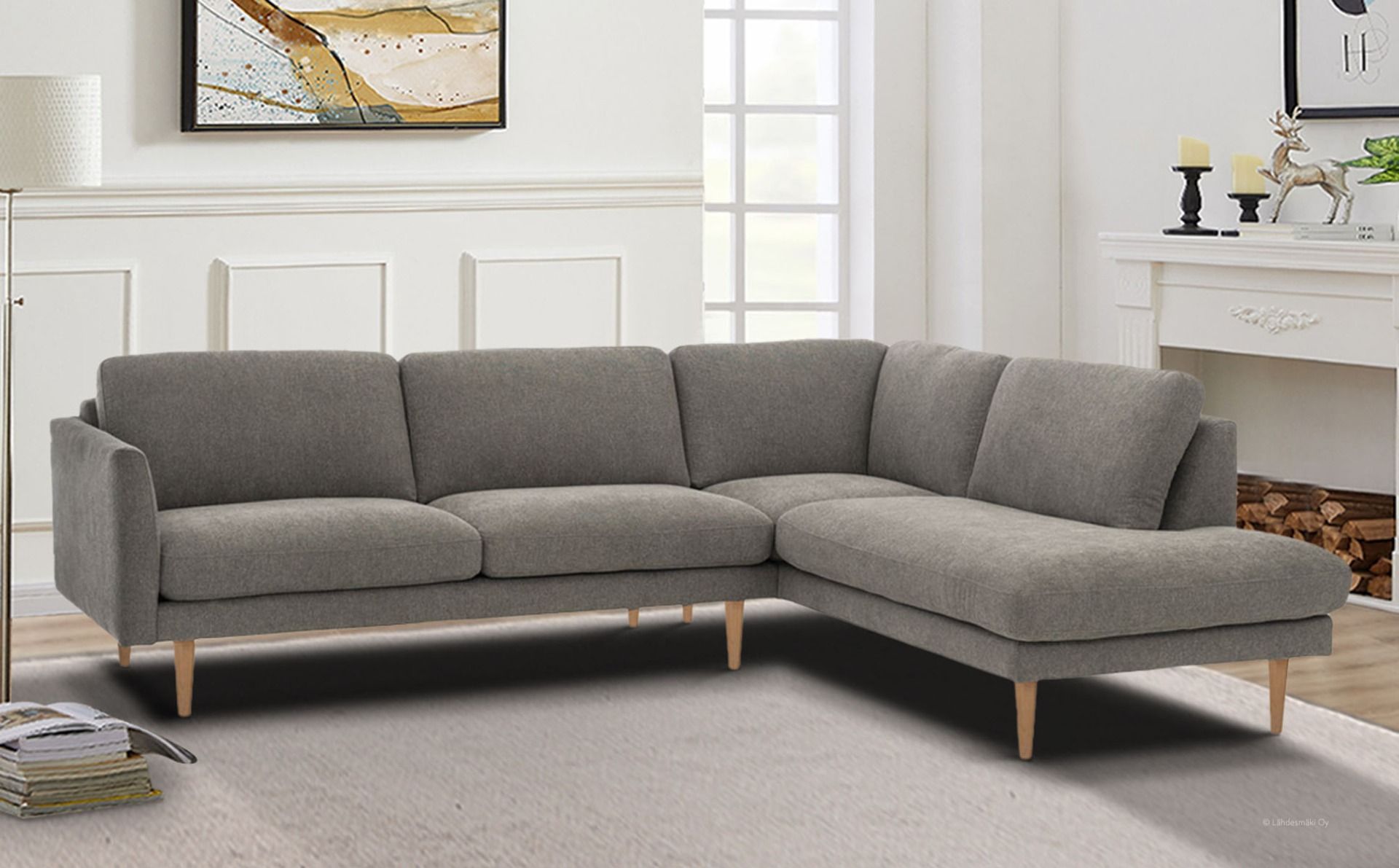 Harmaan värinen Neiser Lario avokulmasohva kuvattuna upeassa olohuoneessa