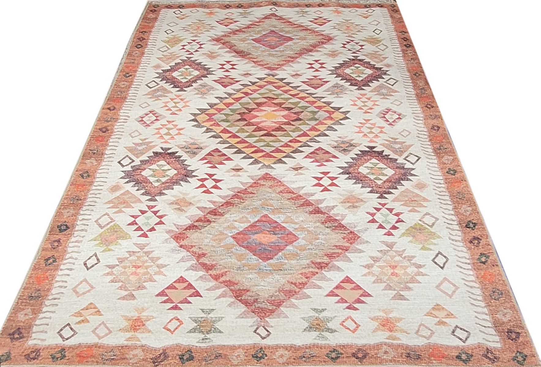 Monifa matto, eri kokoja