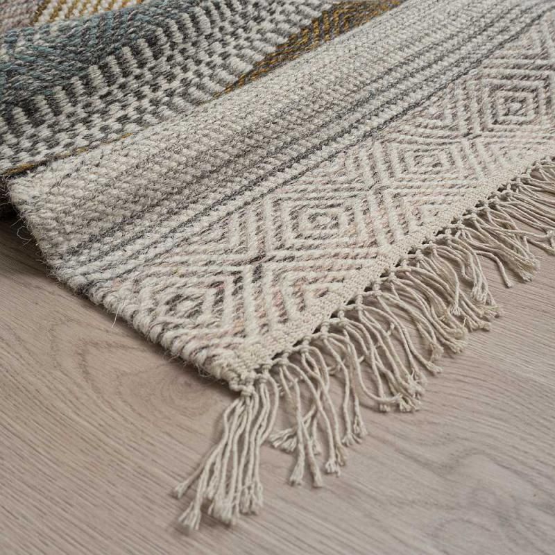 Linnea villamatto, eri kokoja