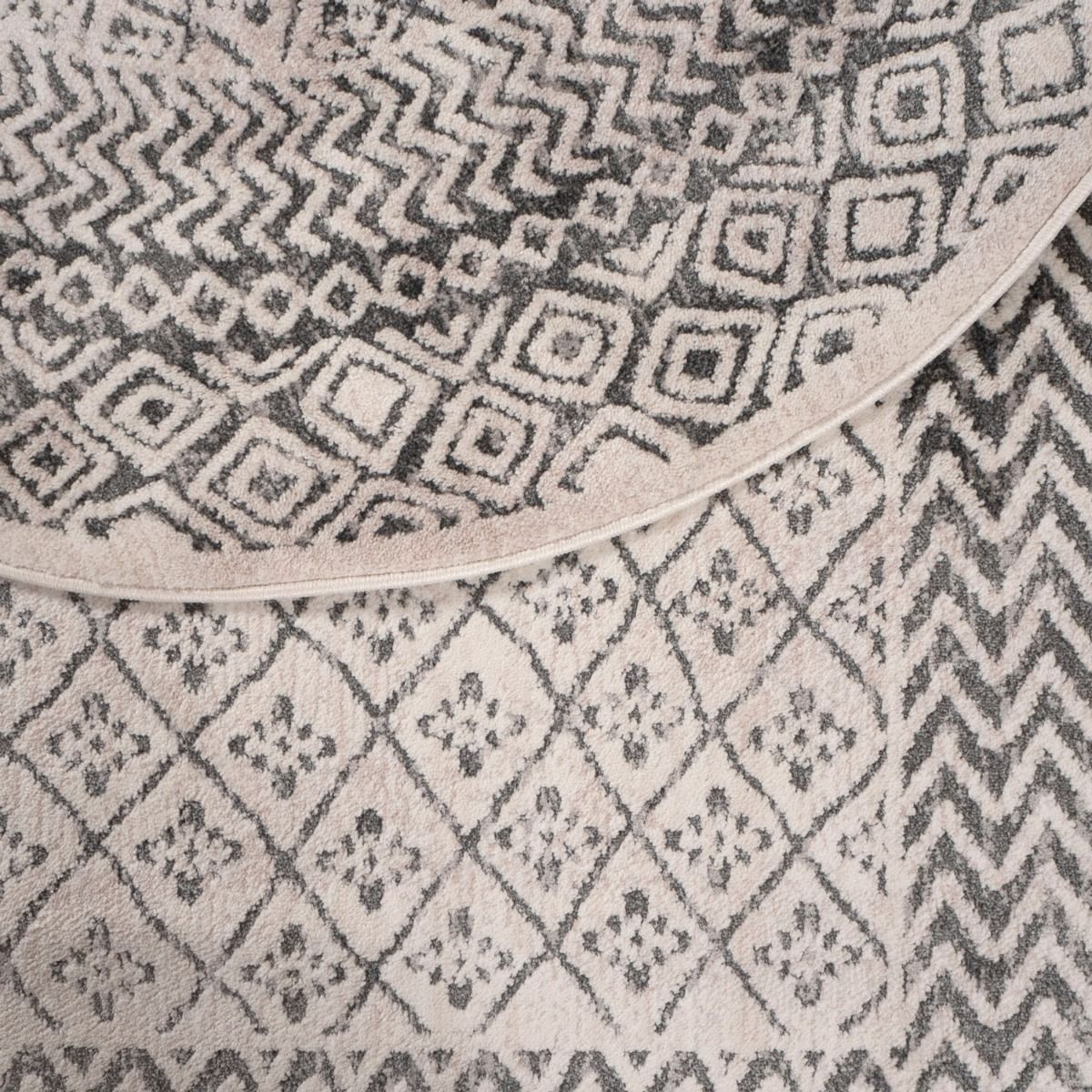 Livia matto, eri kokoja