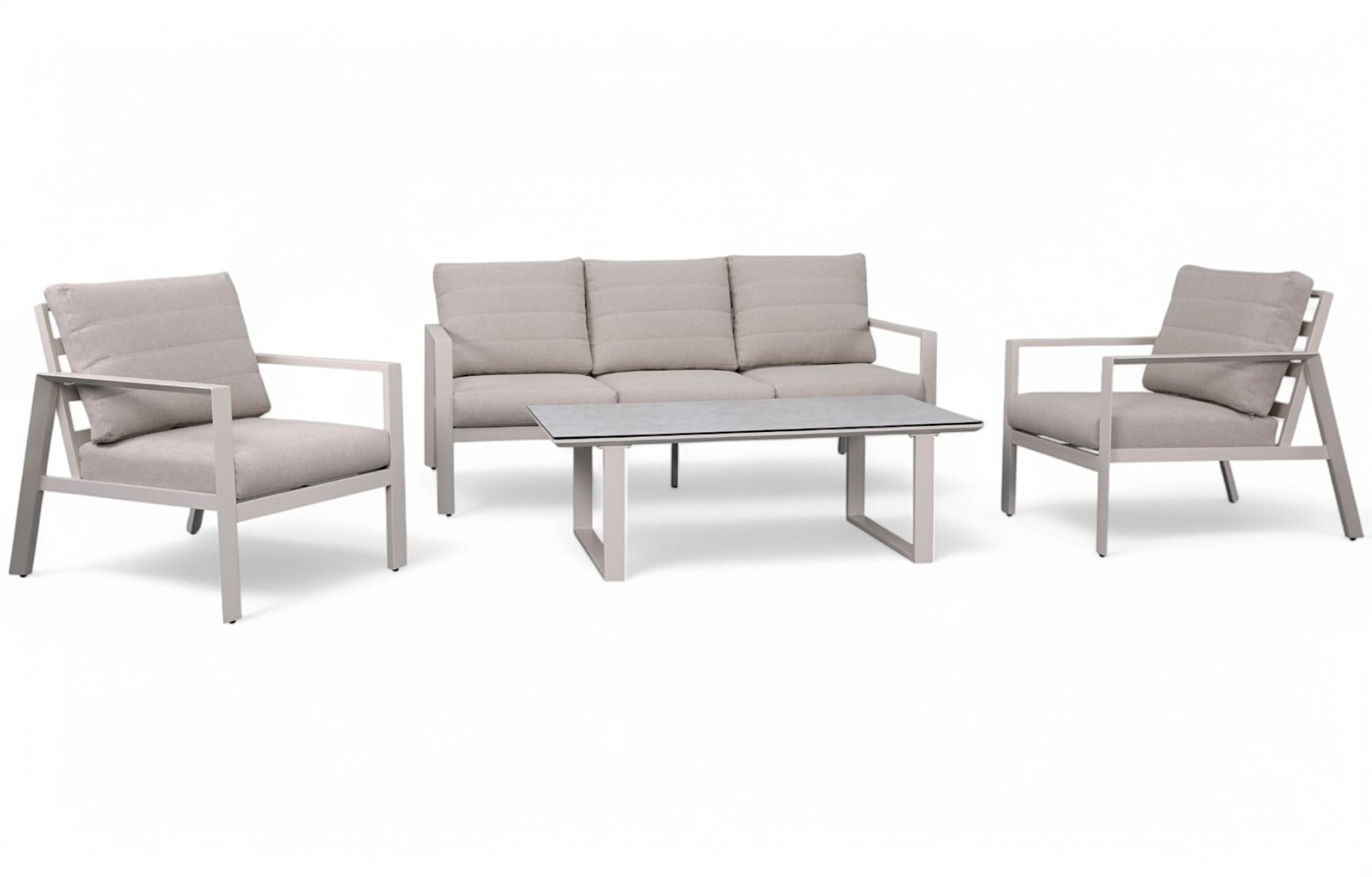 Luoto terassisetti sohva ja tuolit ja pöytä vaalealla värillä ja säänkestävillä materiaaleilla