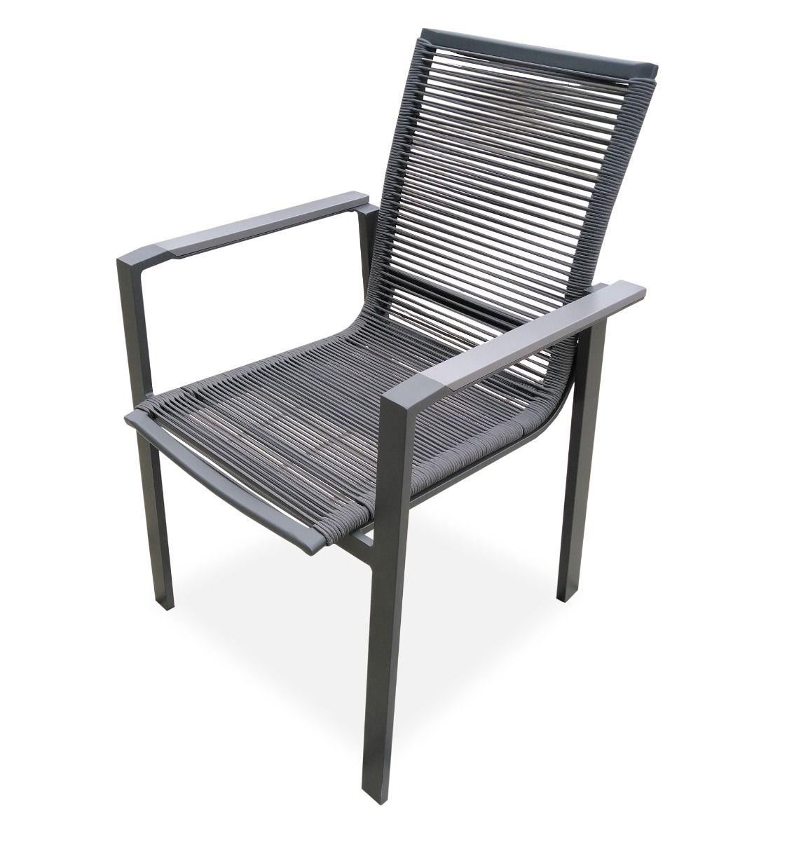 Terassituoli, jossa on köydellä punottu istuinosa