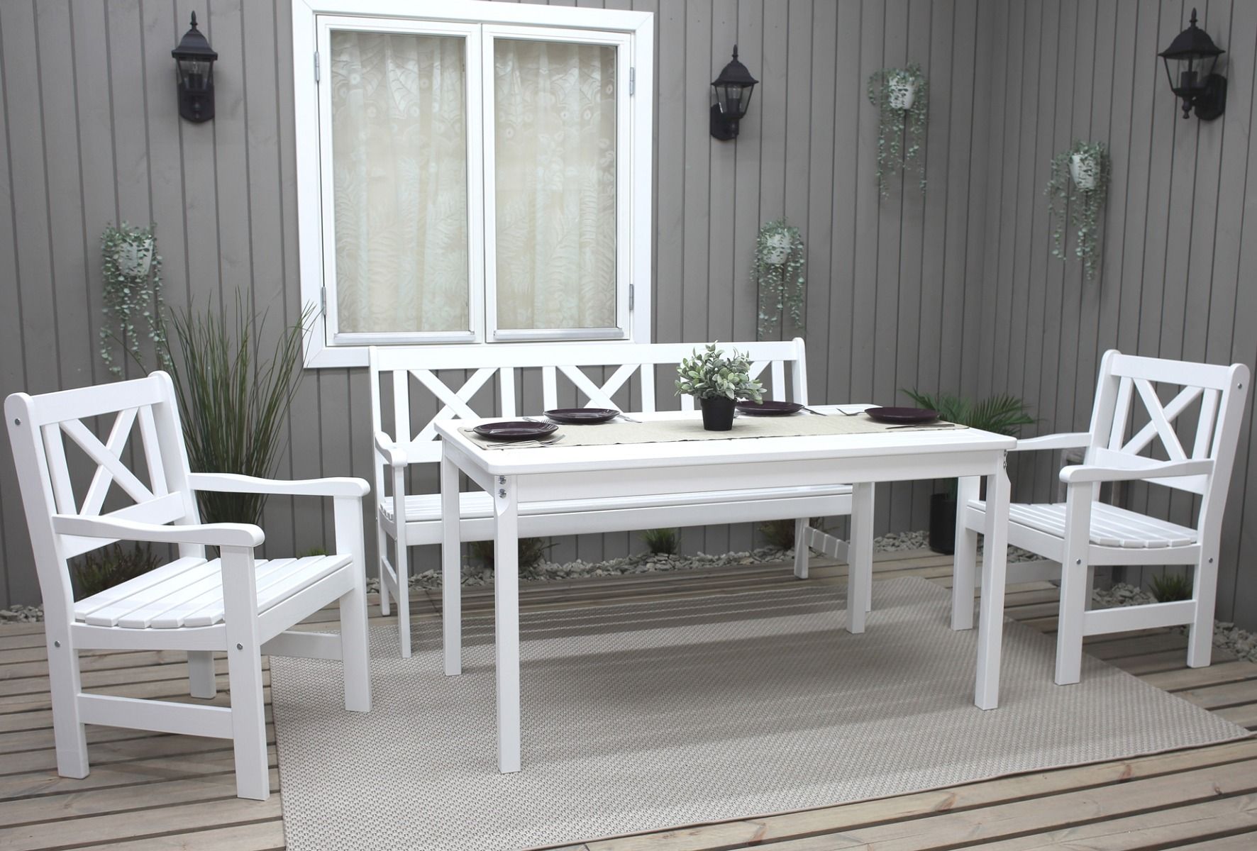 Malmö terassiryhmä valkoiset puiset kalusteet