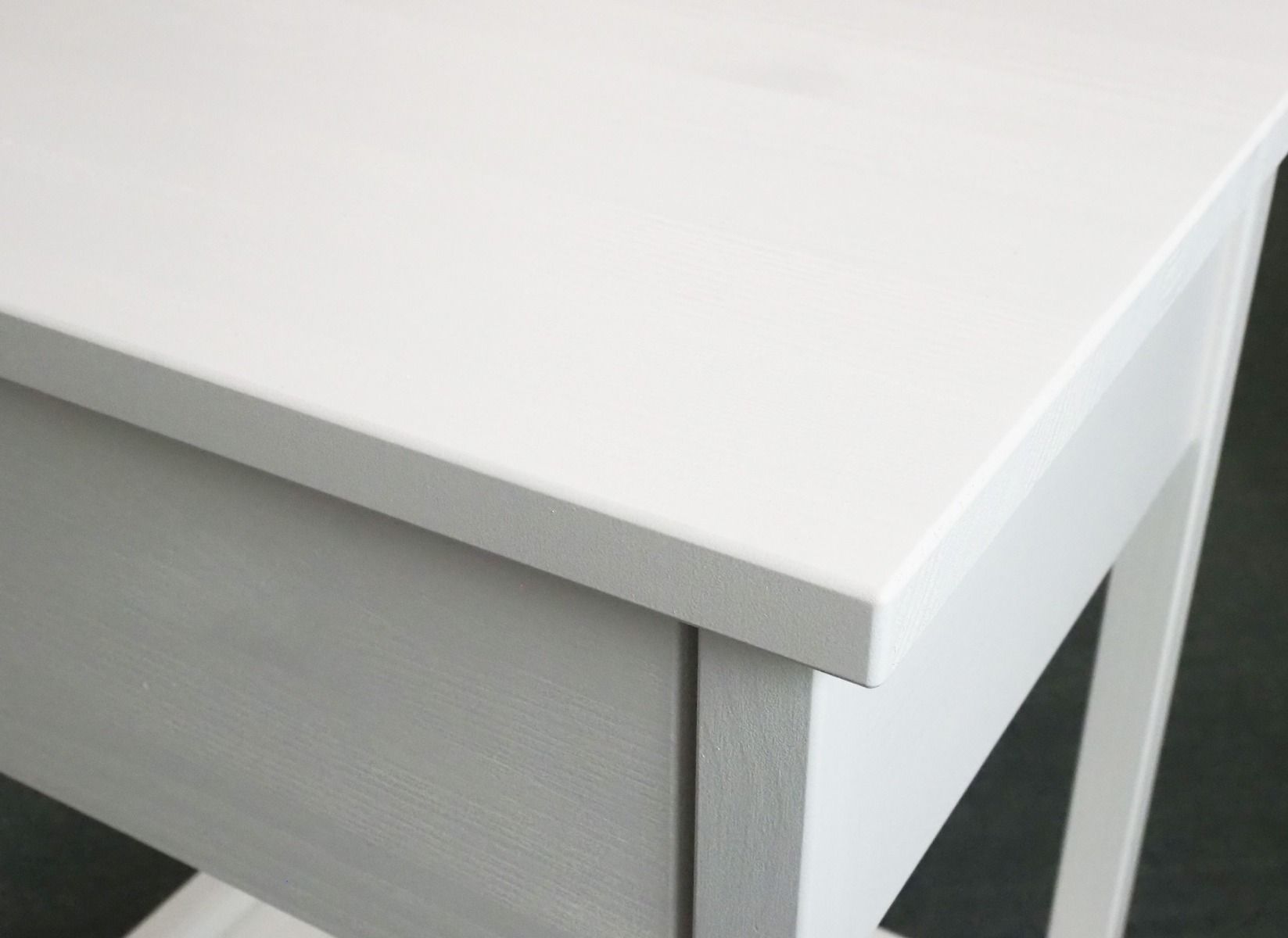 Mari yöpöytä, valkoinen