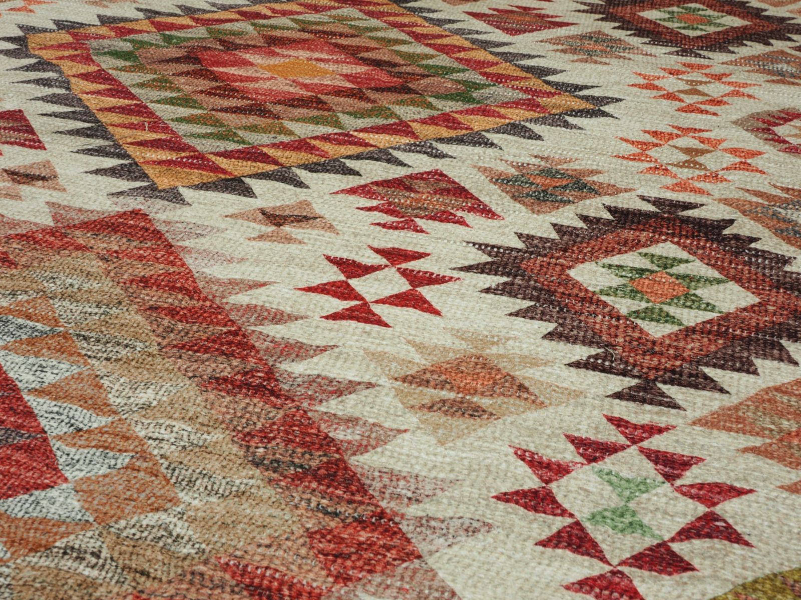 Monifa matto, eri kokoja