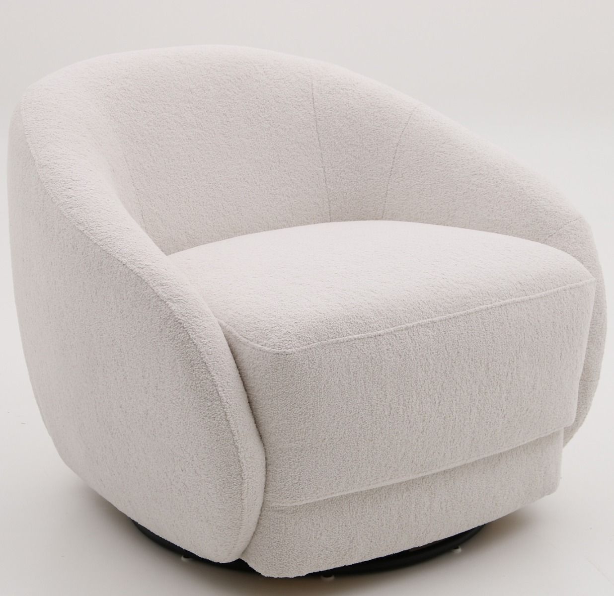 Maya tuoli vaalealla verhoilulla