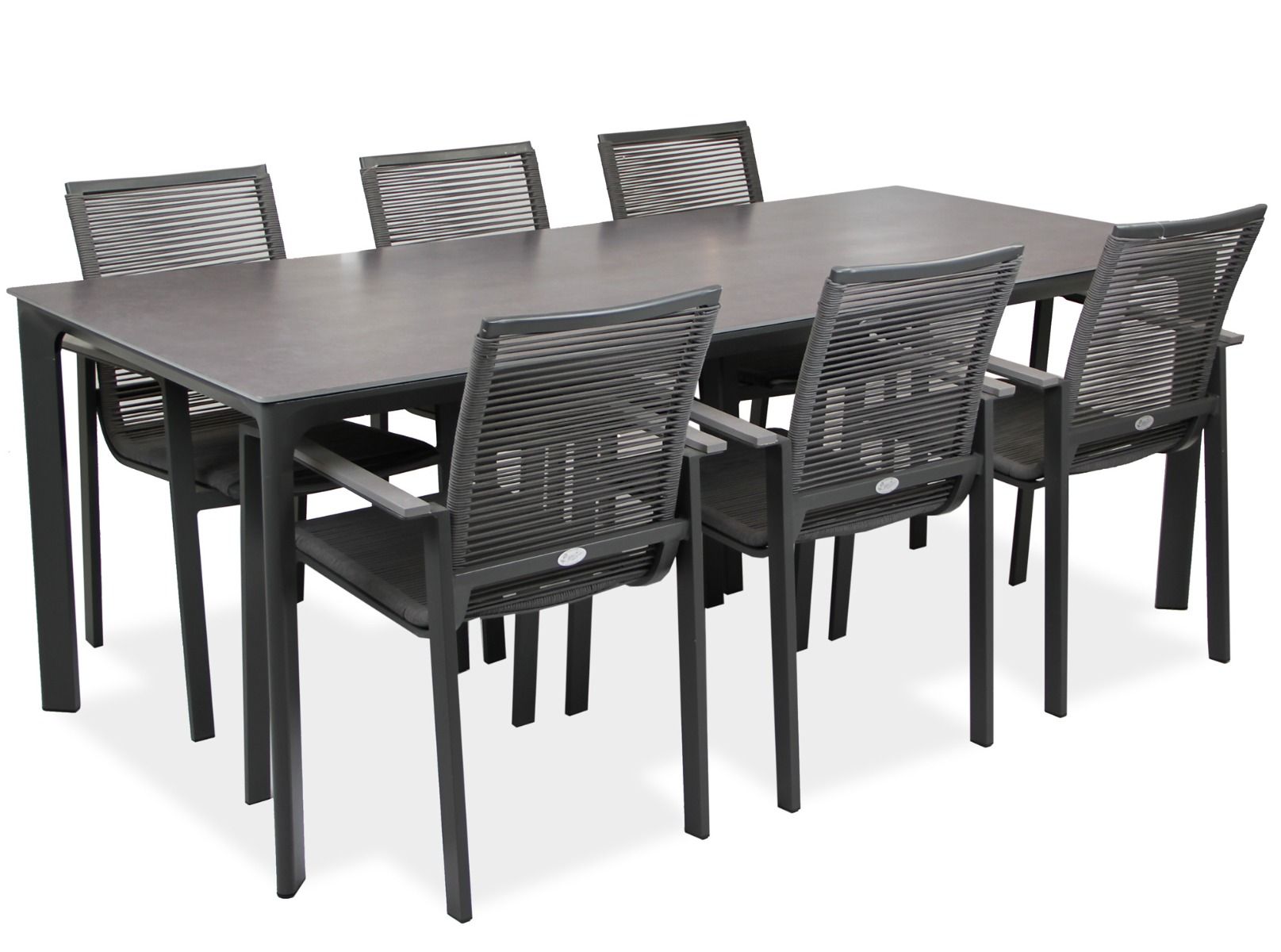 Harmaa moderni puutarhakaluste ryhmä pöytä ja tuolit