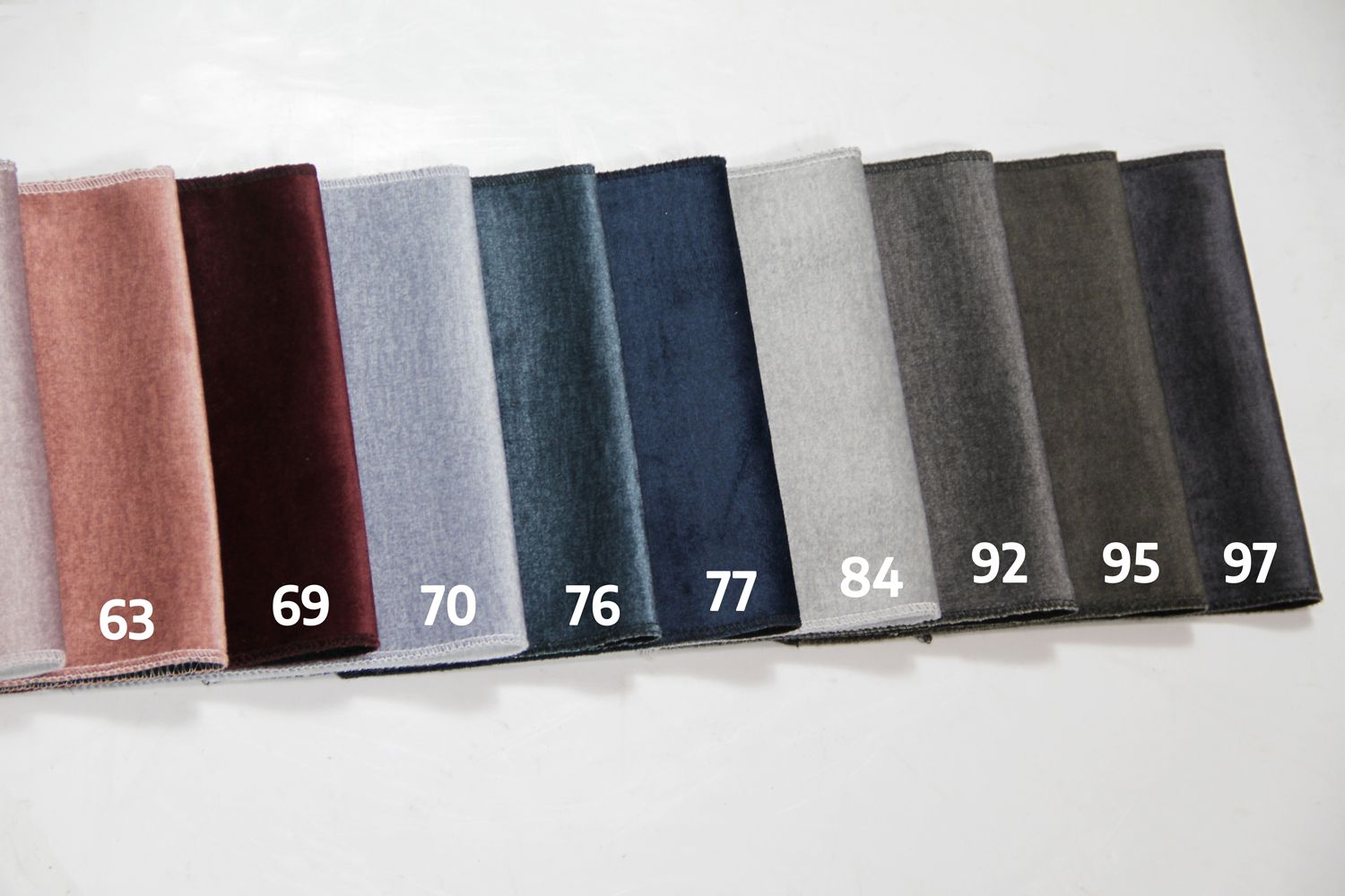 Howard samettisohva 3-istuttava, eri värejä