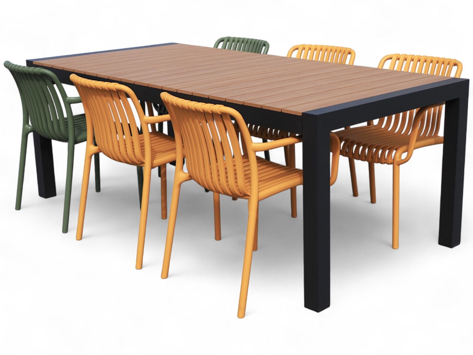 Moonlight jatkopöytä ulos ja värikkäät Brandon tuolit