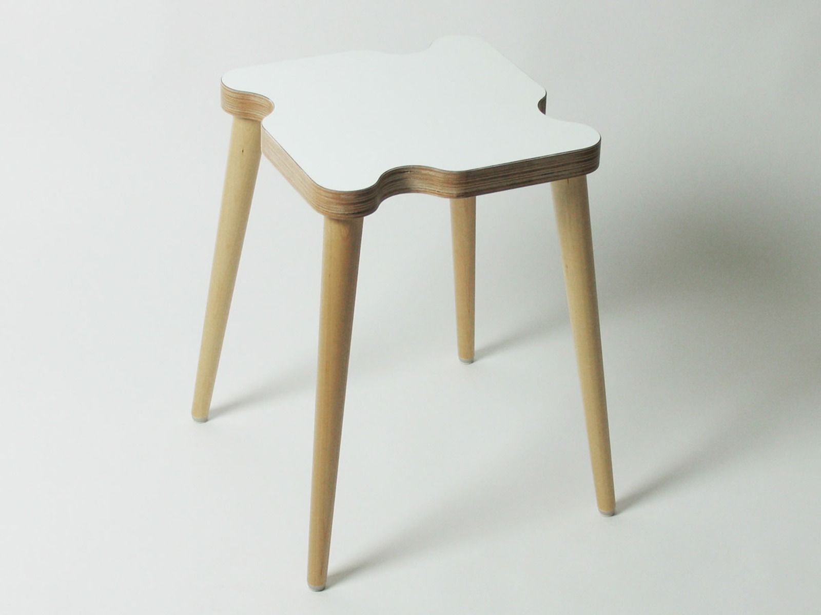 Puulon Mutteri lasten jakkara, eri värejä!