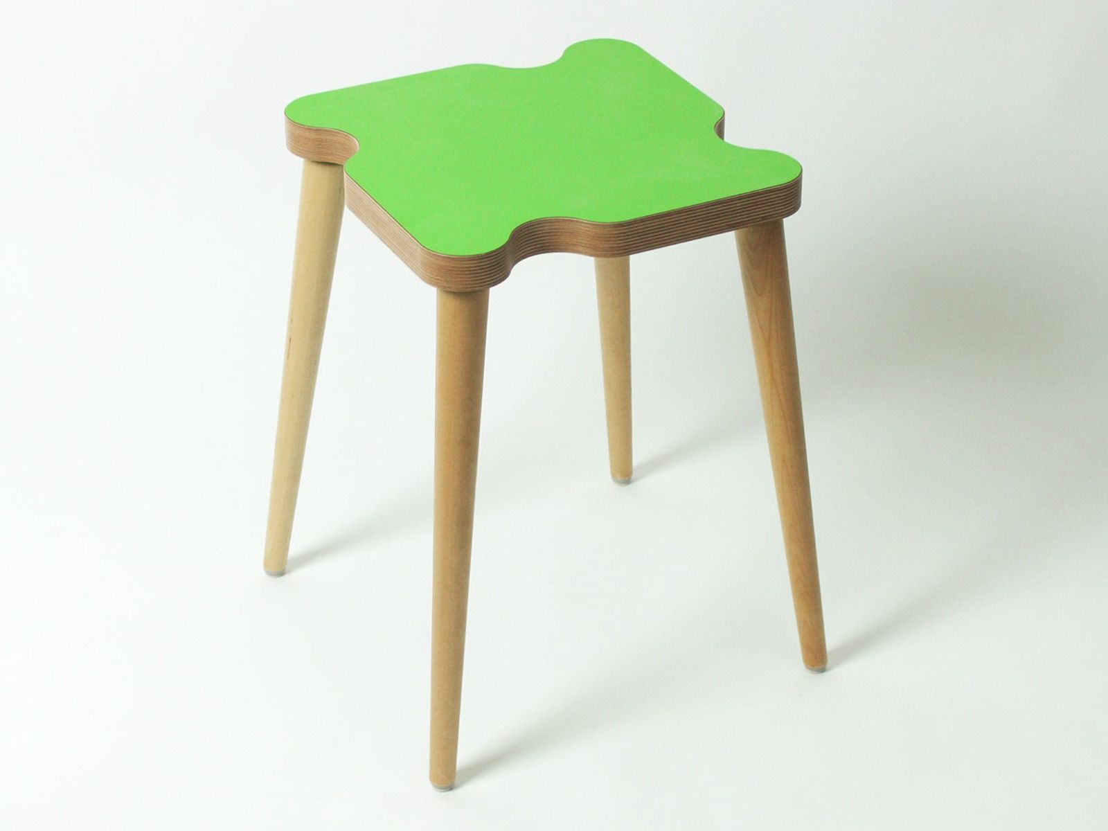 Puulon Mutteri lasten jakkara, eri värejä!