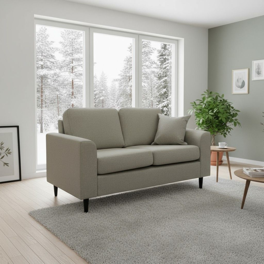 Napue kahdenistuttava sohva hiekan värisellä verhoilulla kuvattuna olohuoneessa