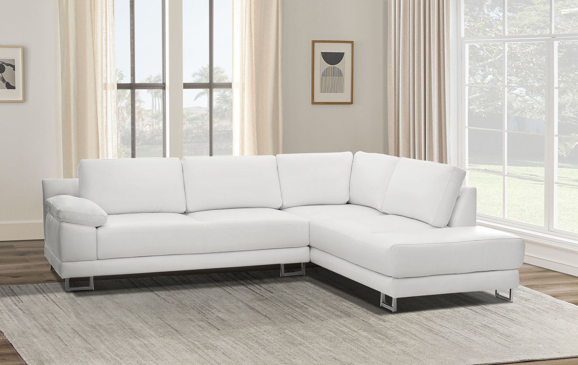 Kulmasohva valkoisella nahkaverhoilulla ja kromijalat