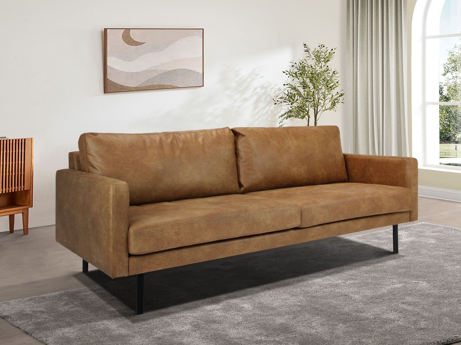 Konjakin ruskea Copenhagen sohva, jossa on mustat jalat kuvattuna skandinaavisessa olohuoneessa