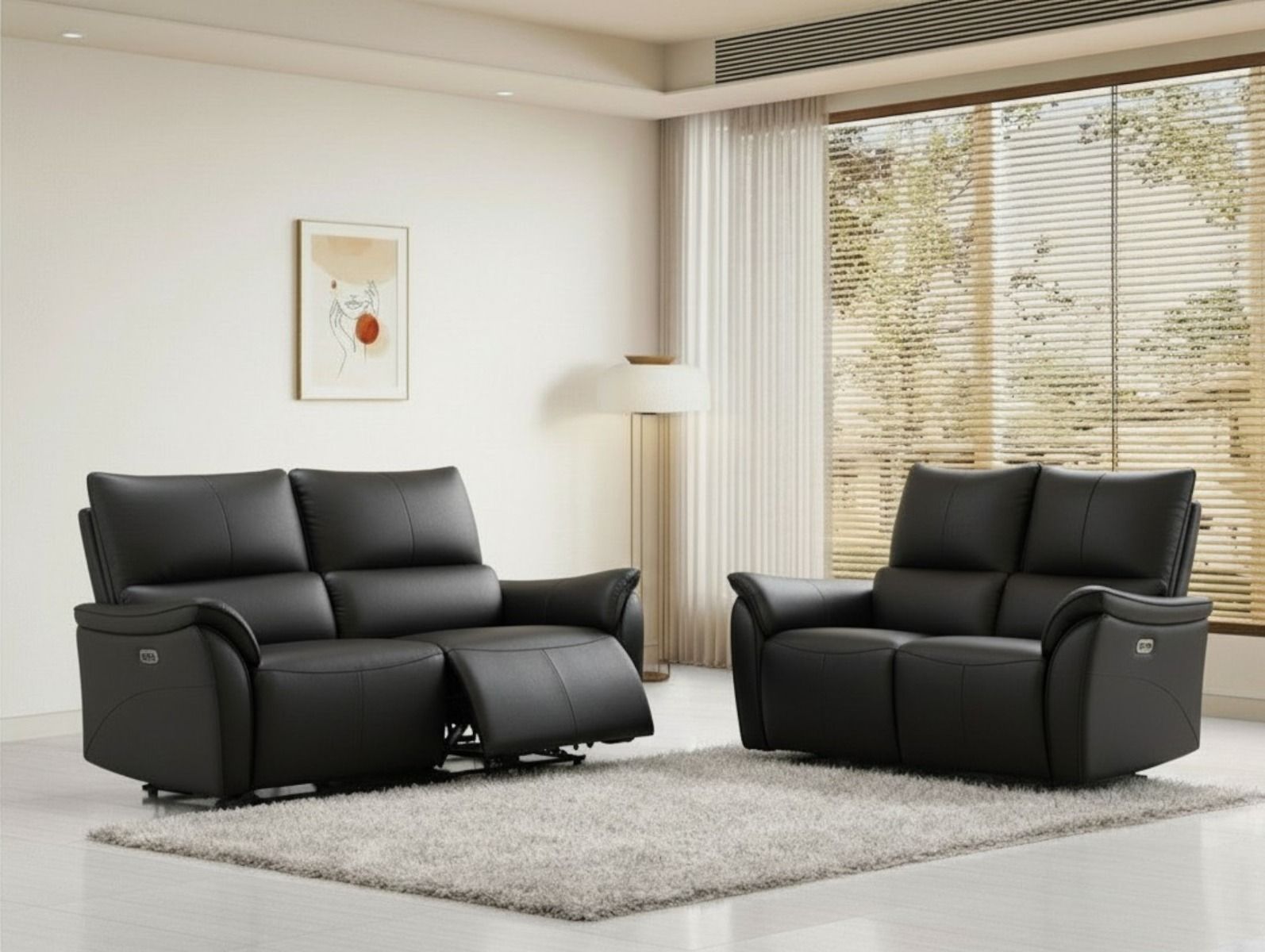 Musta 3+2 sohvakalusto nahkaa sähkömekanismeilla