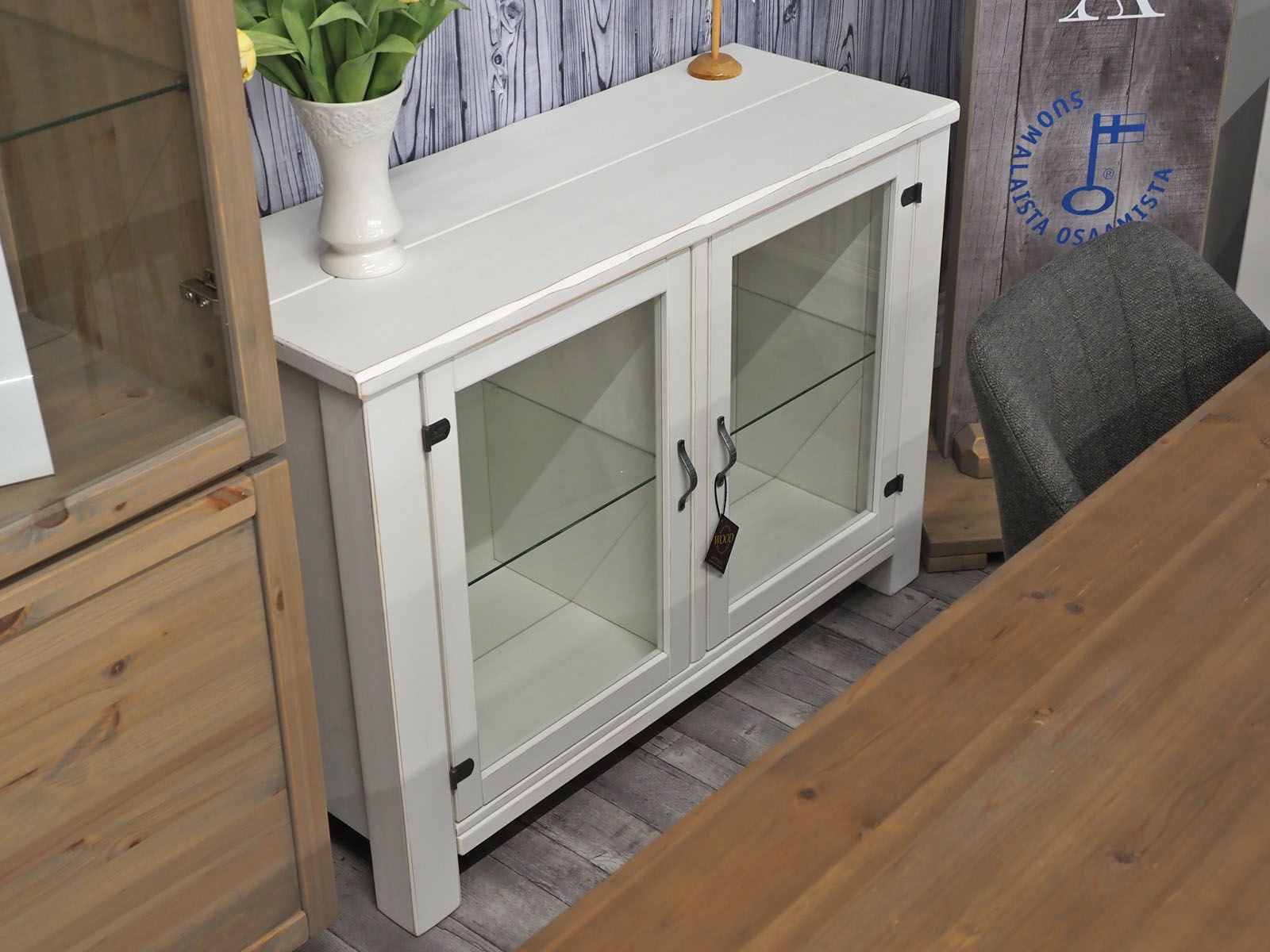 Anttiina -lakeus vitriini, valkoinen