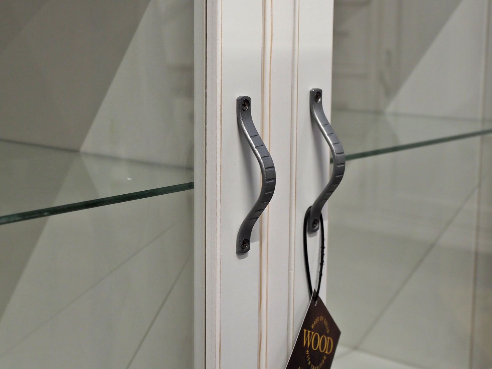 Anttiina -lakeus vitriini, valkoinen