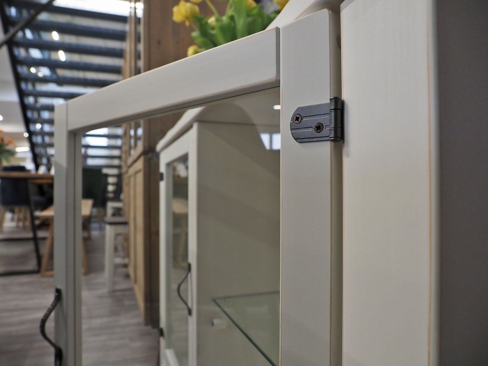 Anttiina -lakeus vitriini, valkoinen