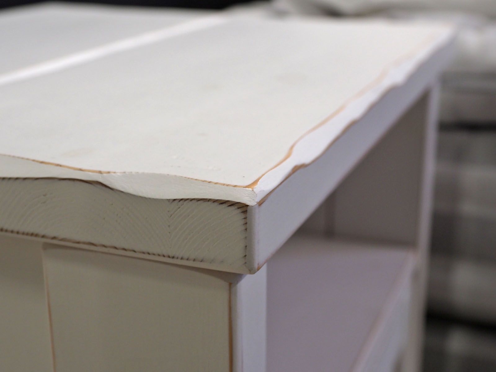 Anttiina yöpöytä, valkoinen