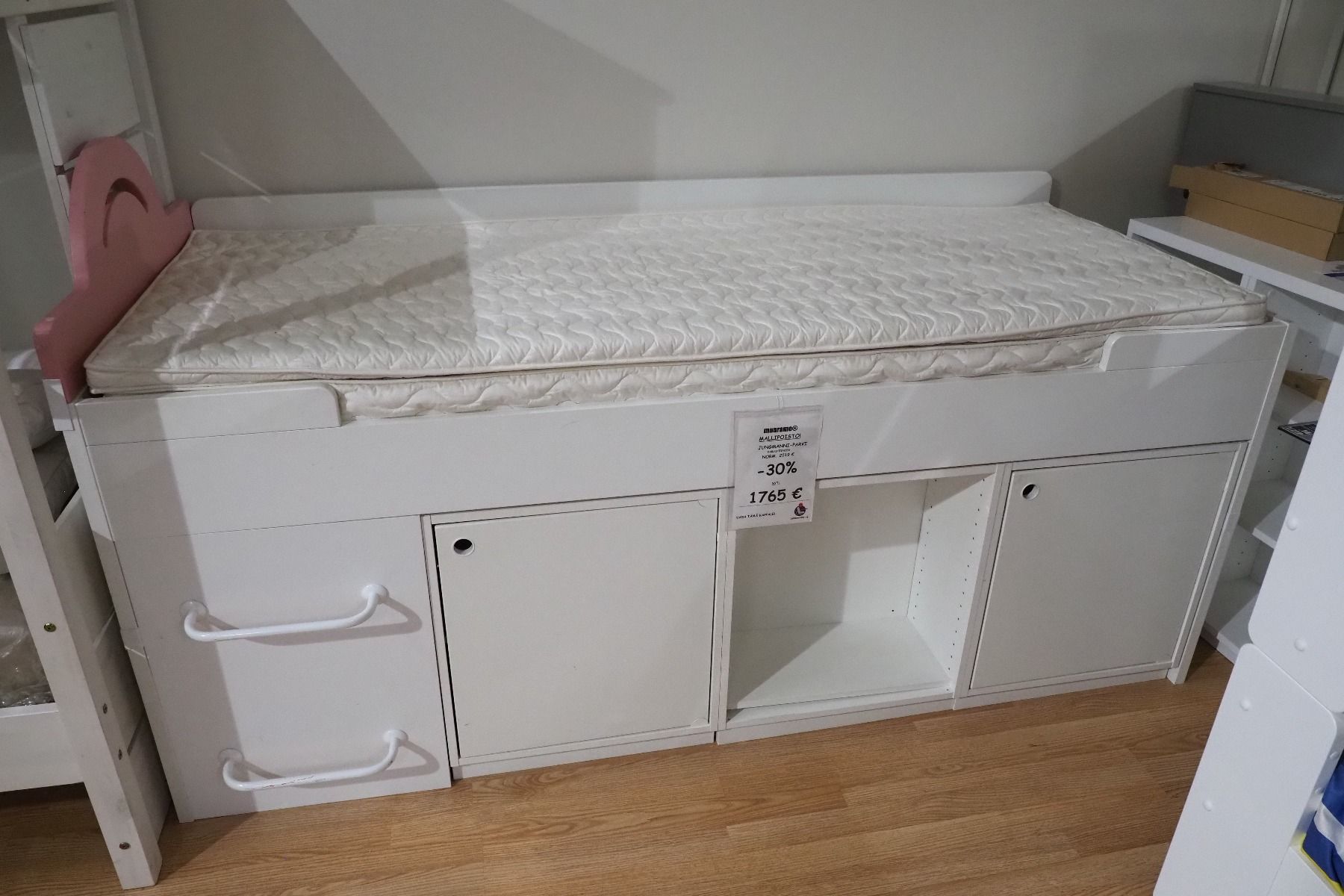 Myymälämalli: Muurame Jungmanni parvi