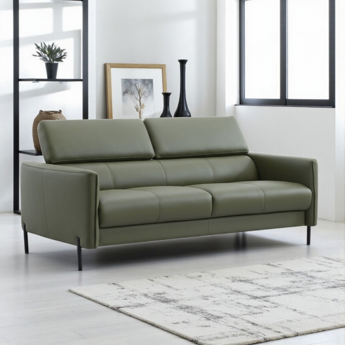 Vihreä nahkasohva tyylikkäällä muodolla ja säädettävillä niskatuilla