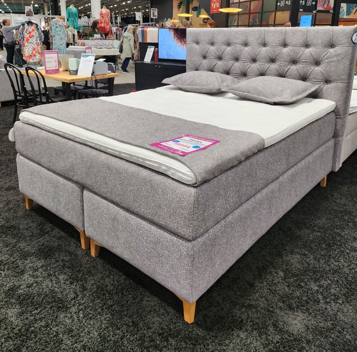 Pramia jenkkisänky 160x200 harmaa ja nappi sängynpääty