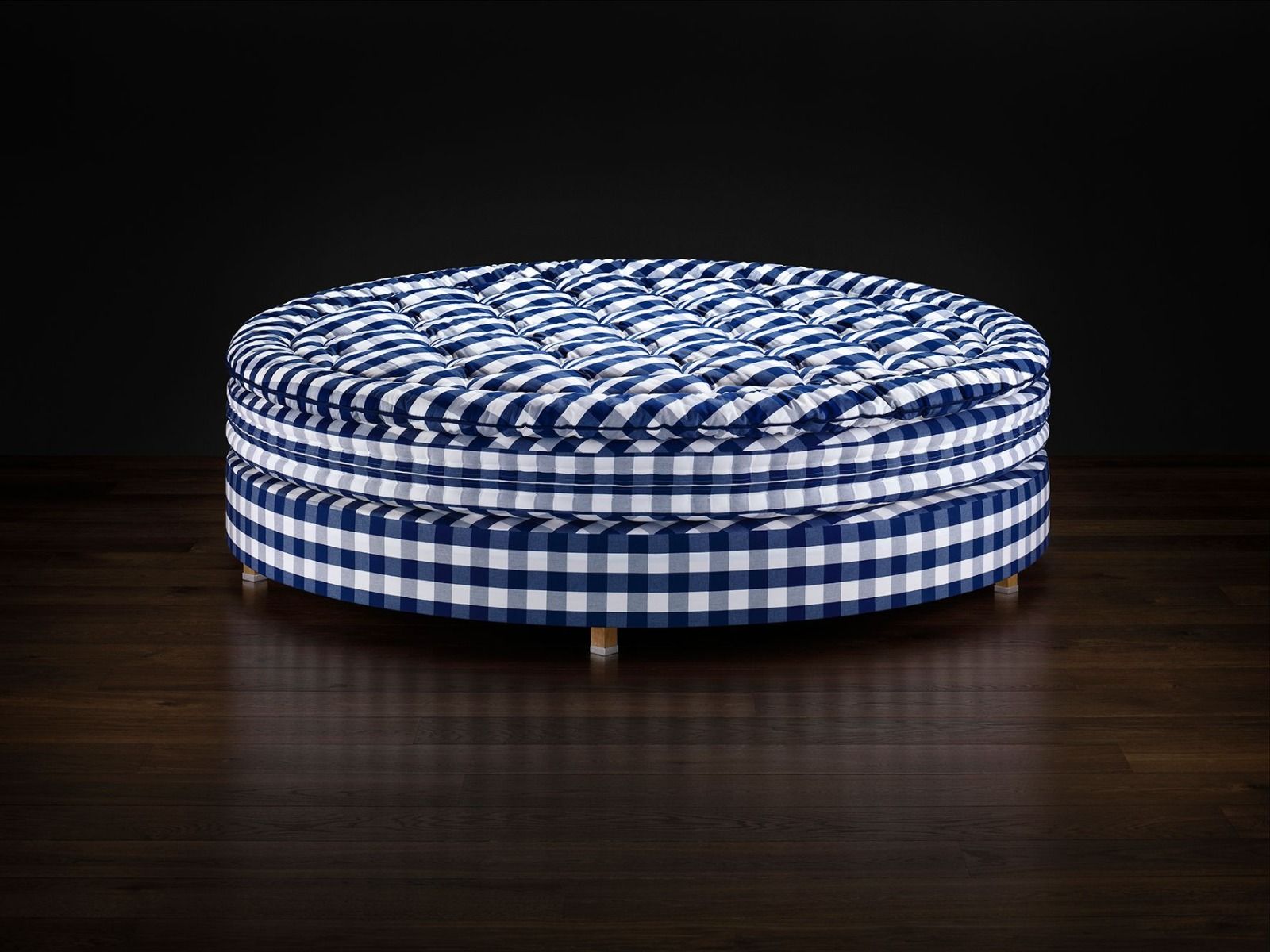 Hästens Herlewing jenkkisänky BJX-Luxury petauspatjalla, pyöreä