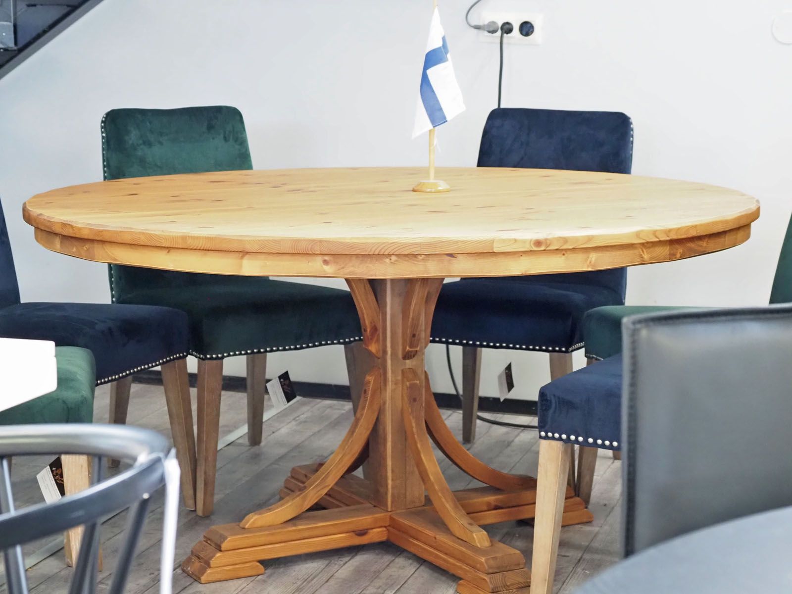 Anttiina Pyöreä ruokailupöytä 150 cm, Hunaja