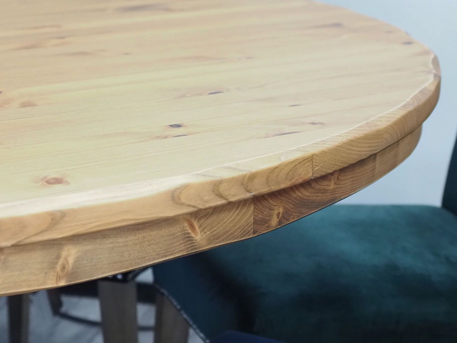 Anttiina Pyöreä ruokailupöytä 150 cm, Hunaja