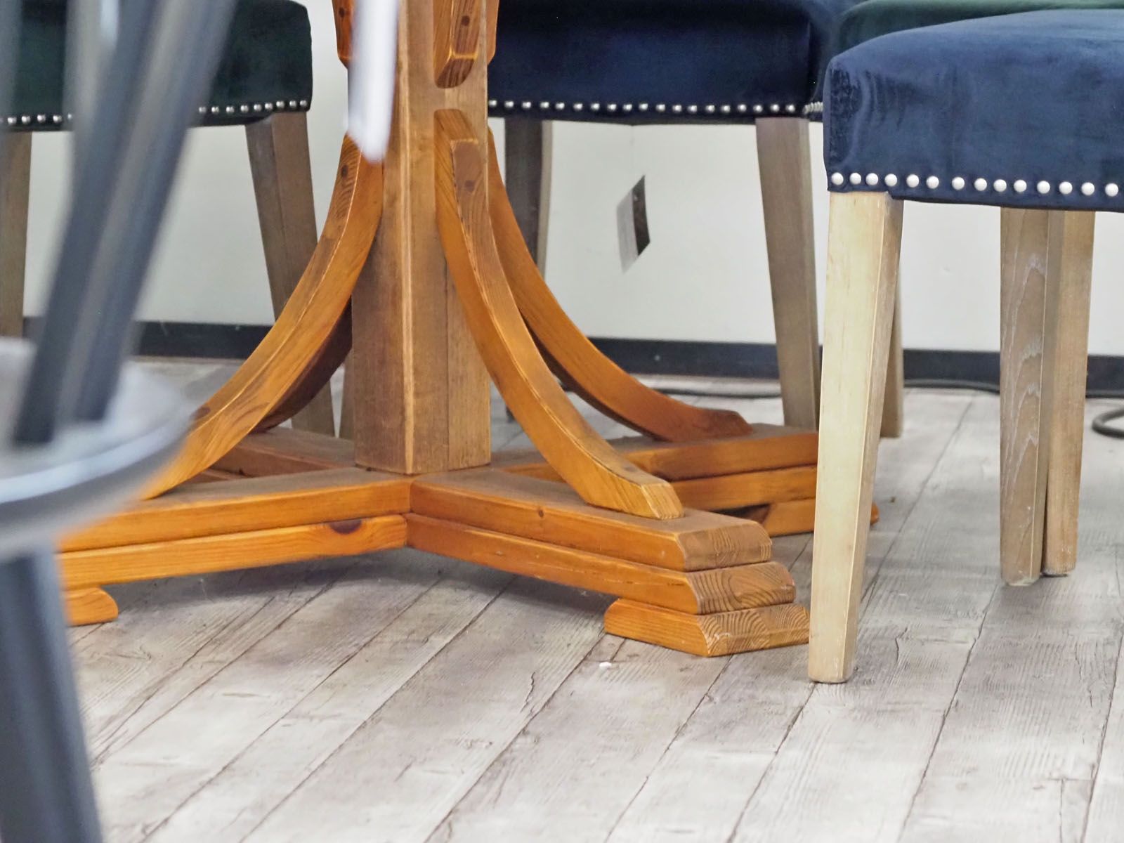 Anttiina Pyöreä ruokailupöytä 150 cm, Hunaja