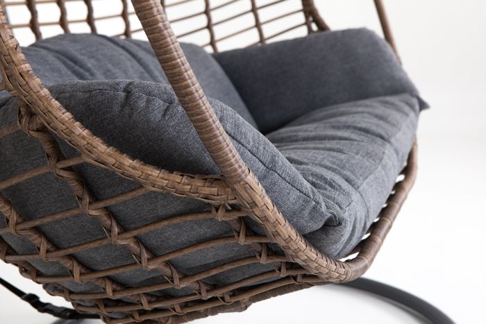 Kahden istuttava Pattaya riipputuoli, ruskea