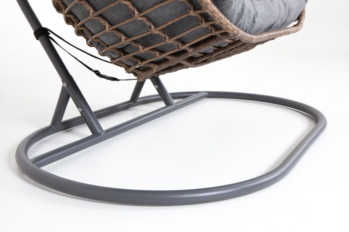 Kahden istuttava Pattaya riipputuoli, ruskea