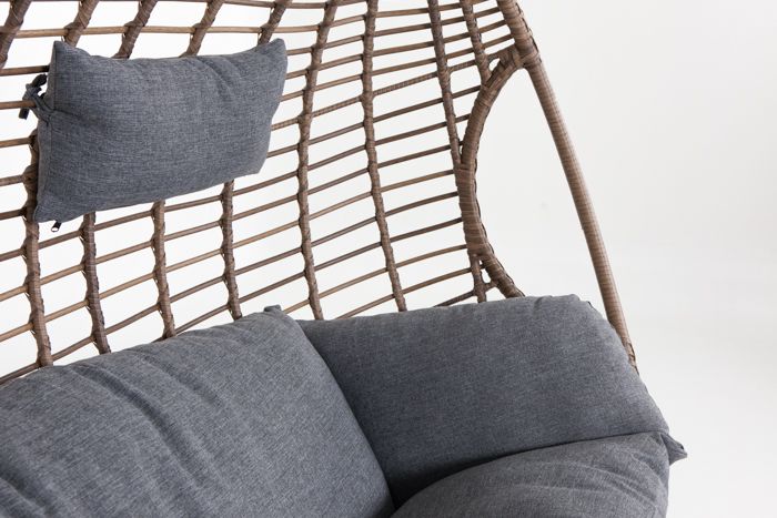 Kahden istuttava Pattaya riipputuoli, ruskea