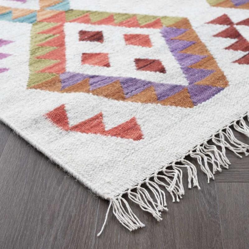 Riitta villamatto, eri kokoja