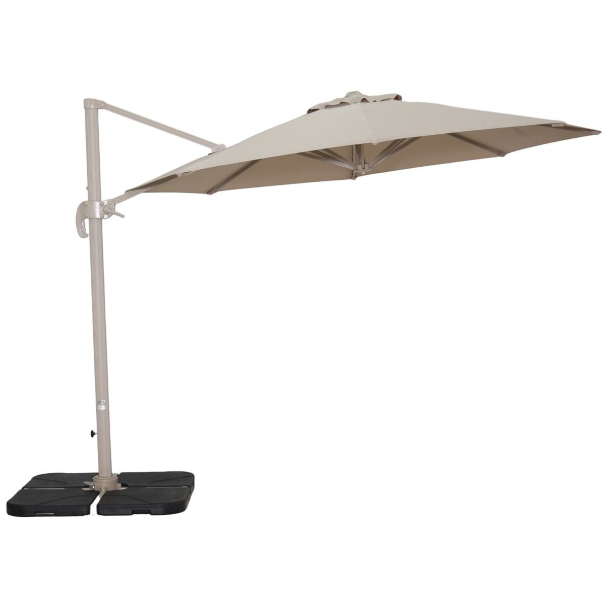 Pyöreä iso aurinkovarjo beigen värisenä