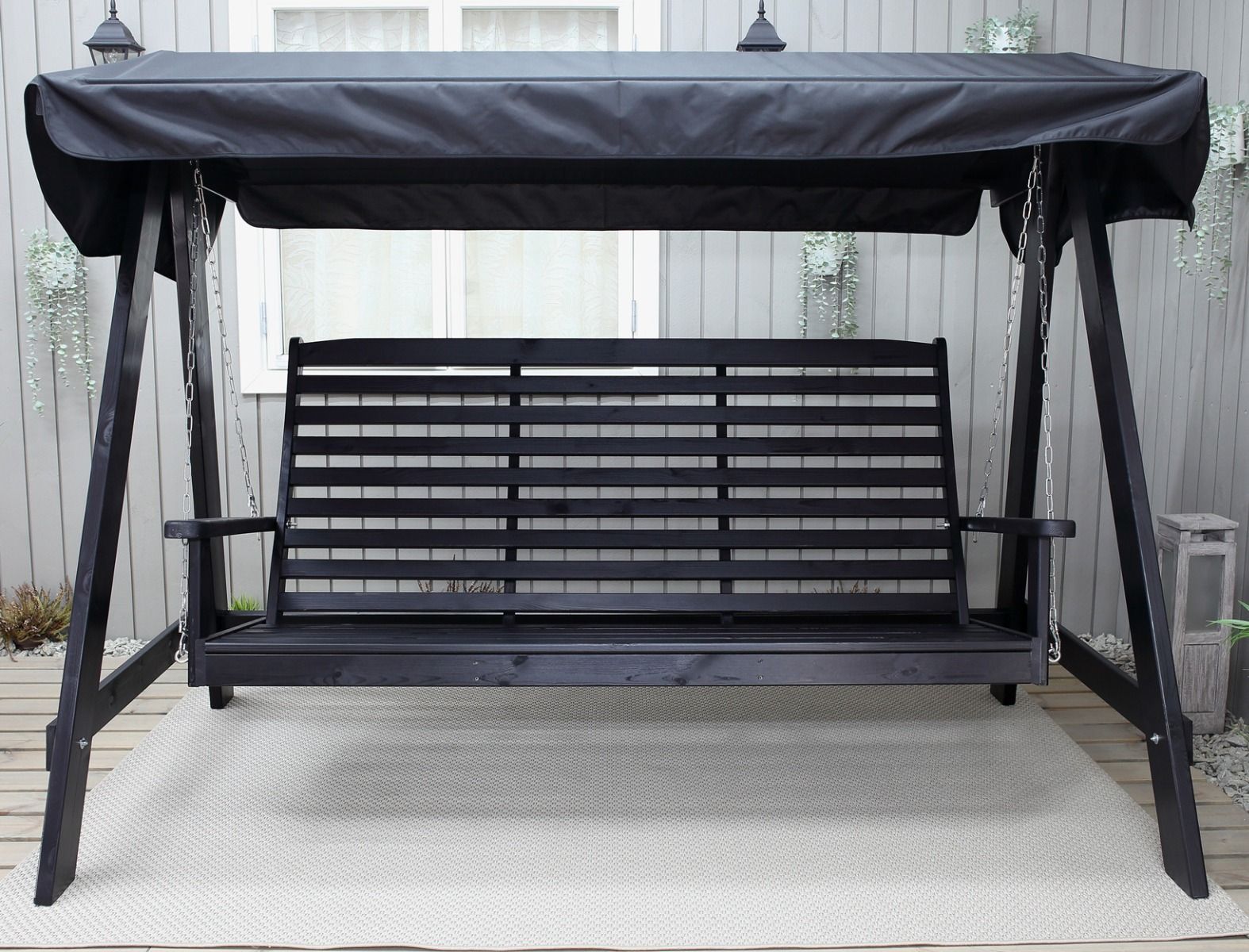 Saaristo puutarhakeinu musta